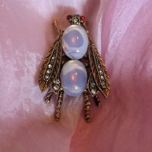 VINTAGE UNIQUE FLY BROOCH